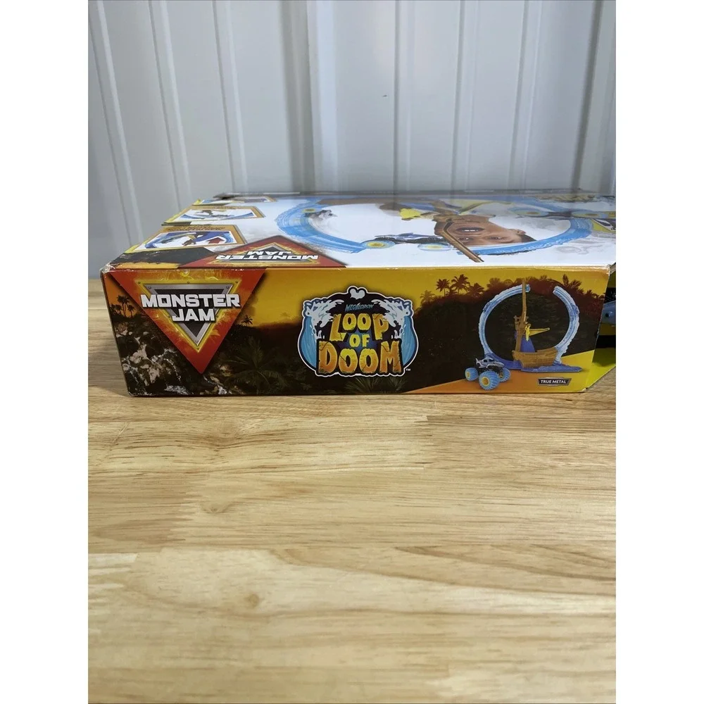 Monster Jam Megalodon Loop of Doom Playset 1:64 Blue w/ Truck Kid Toy